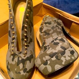 Size 10 camo heels